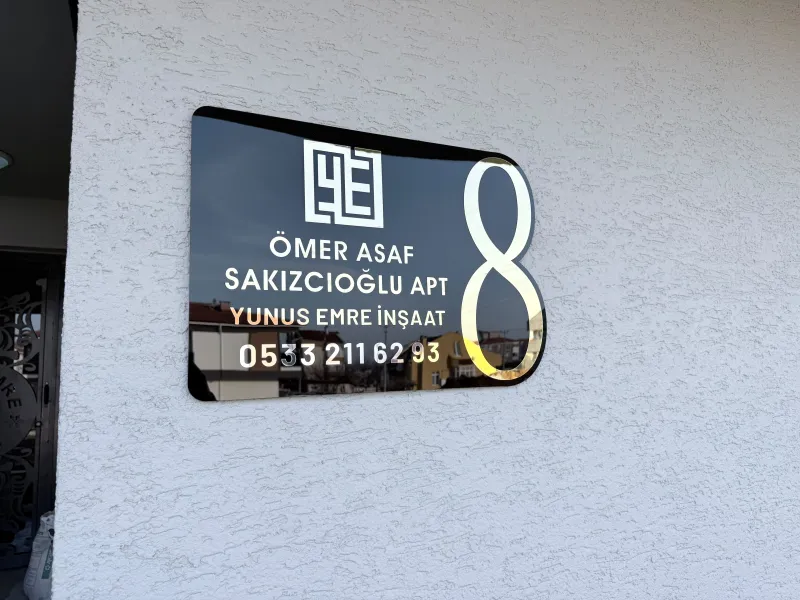 Yunus Emre İnşaat Pleksi apartman tabelası — Keşan Reklam Tabela