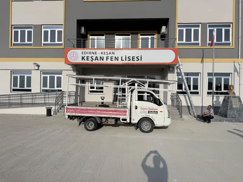 Mischa Beach Branda germe tabela — Keşan Reklam Tabela
