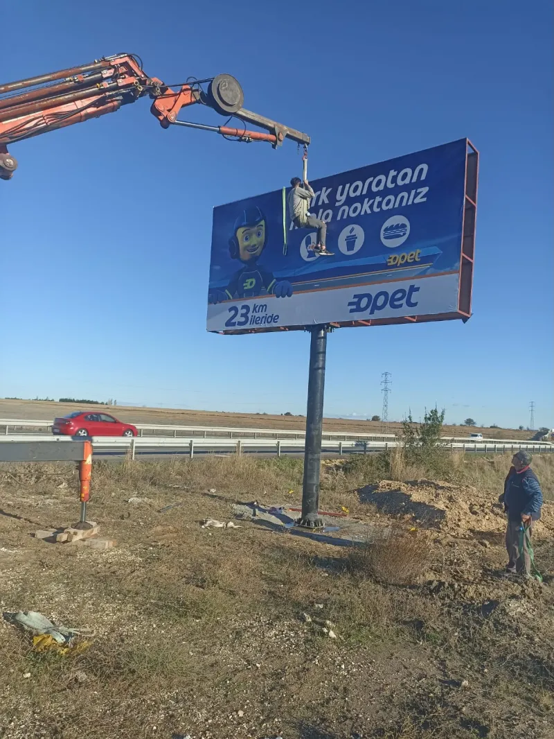 Opet Billboard totem montajı — Keşan Reklam Tabela